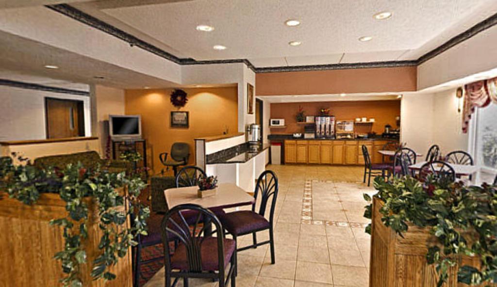 Americas Best Value Inn Waukegan Exterior foto